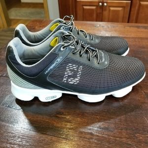 Foot Joy Hyperflex golf shoes in great clean used condition, in blk and wht.